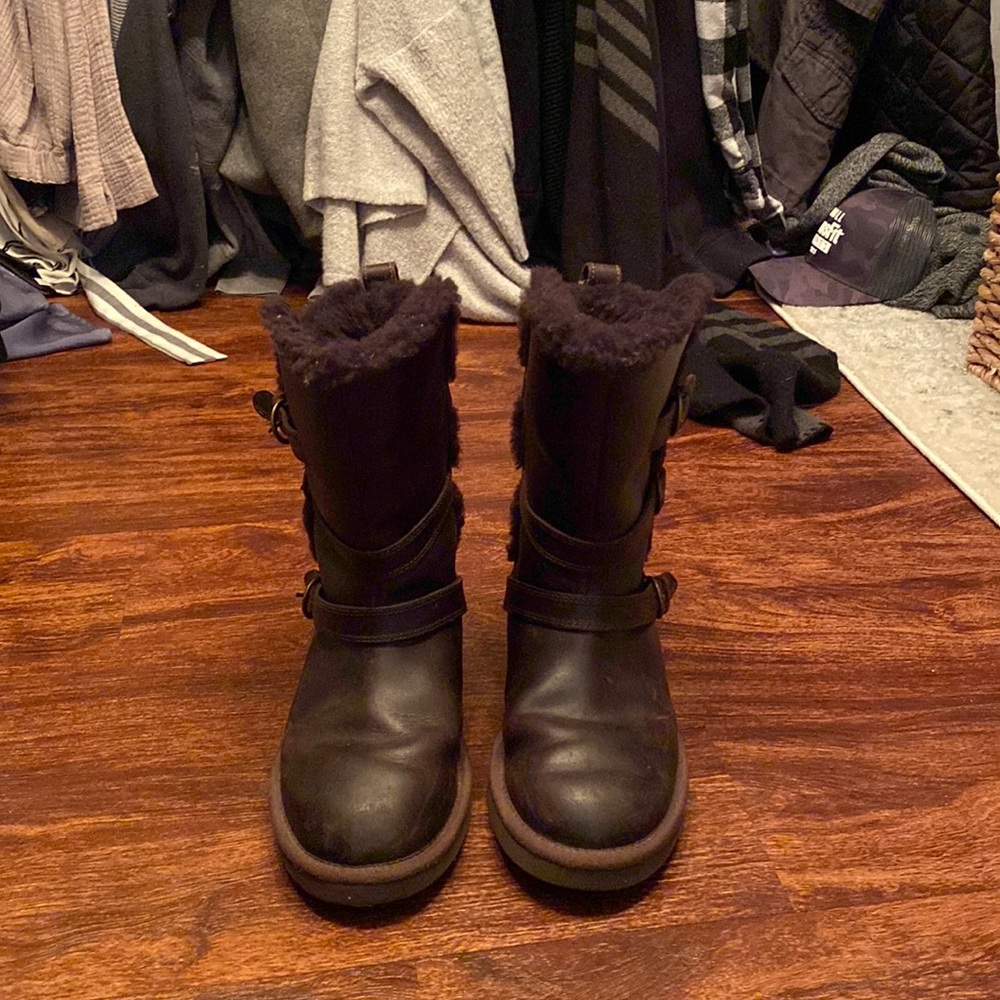 Ugg leather brown boot